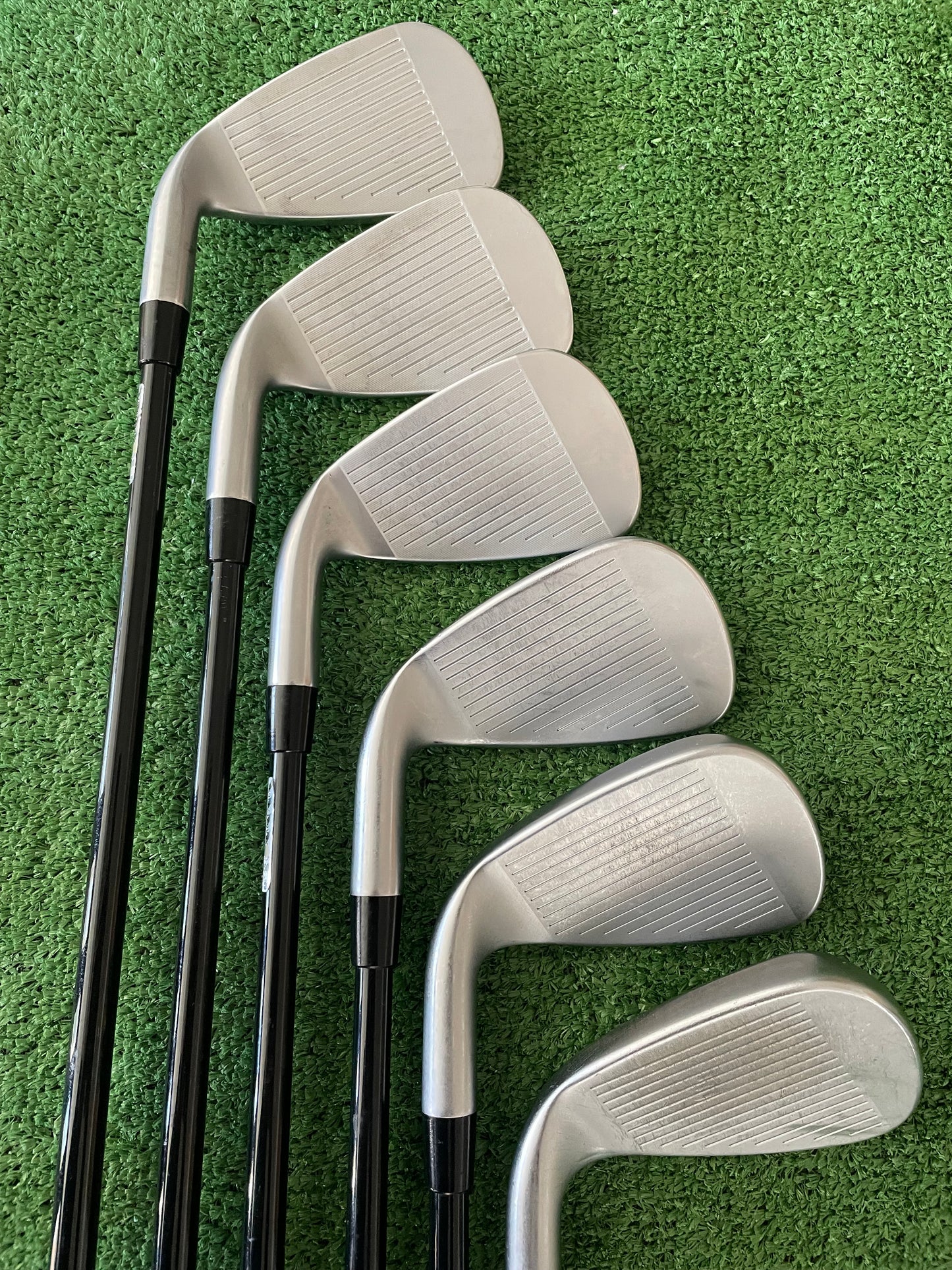 Cleveland Launcher UHX Irons 5-PW Regular Flex Graphite Right Handed Mens Golf Clubs