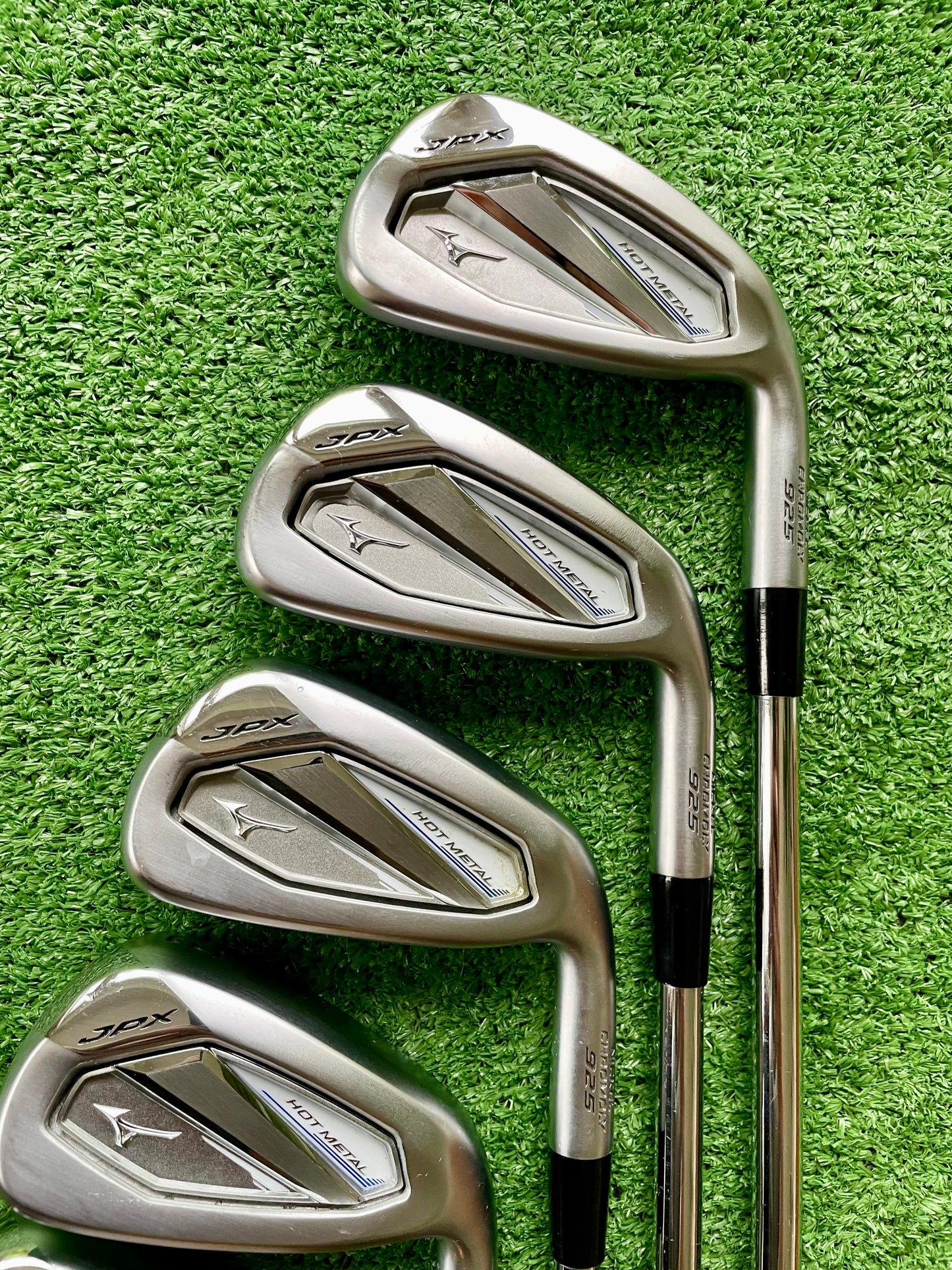 Mizuno JPX925 Hot Metal Irons 5-PW Regular Flex Right Handed Mens Golf Clubs