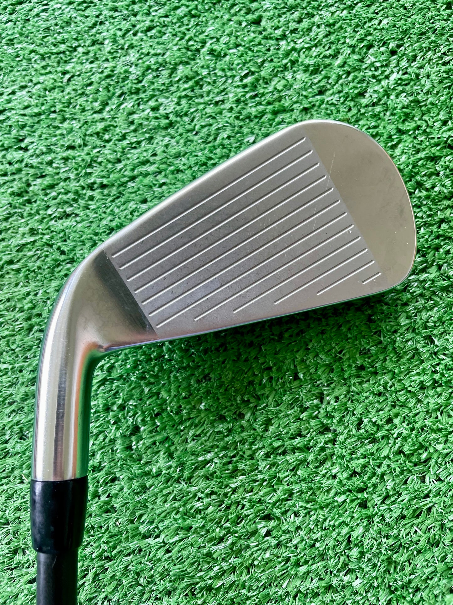 Titleist U505 Utility 2 Iron Extra Stiff Flex Tour AD Graphite Design Shaft Right Handed Mens Golf Club