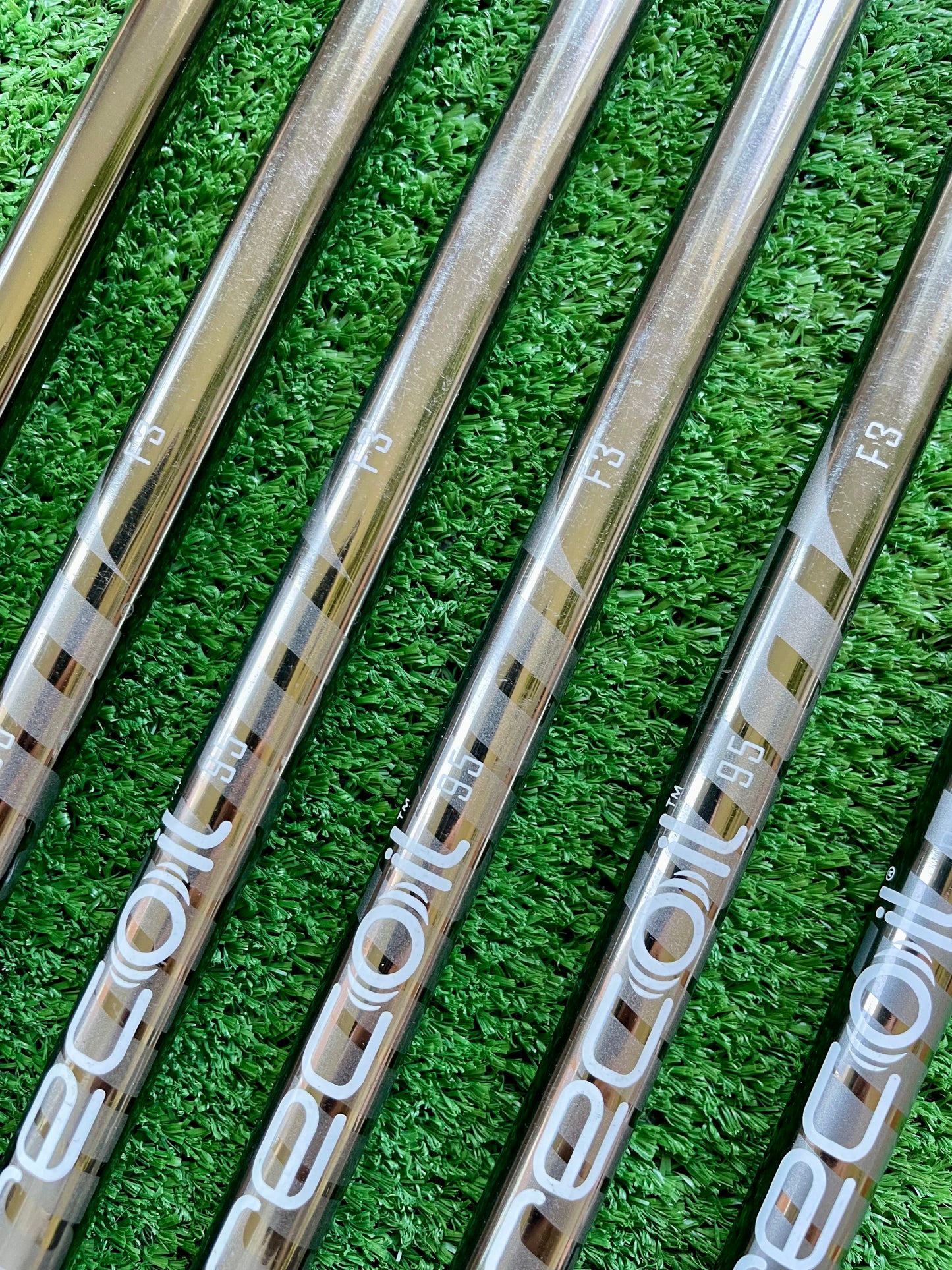 Taylormade P790 Irons 5-PW Regular Flex Graphite Right Handed Mens Golf Clubs