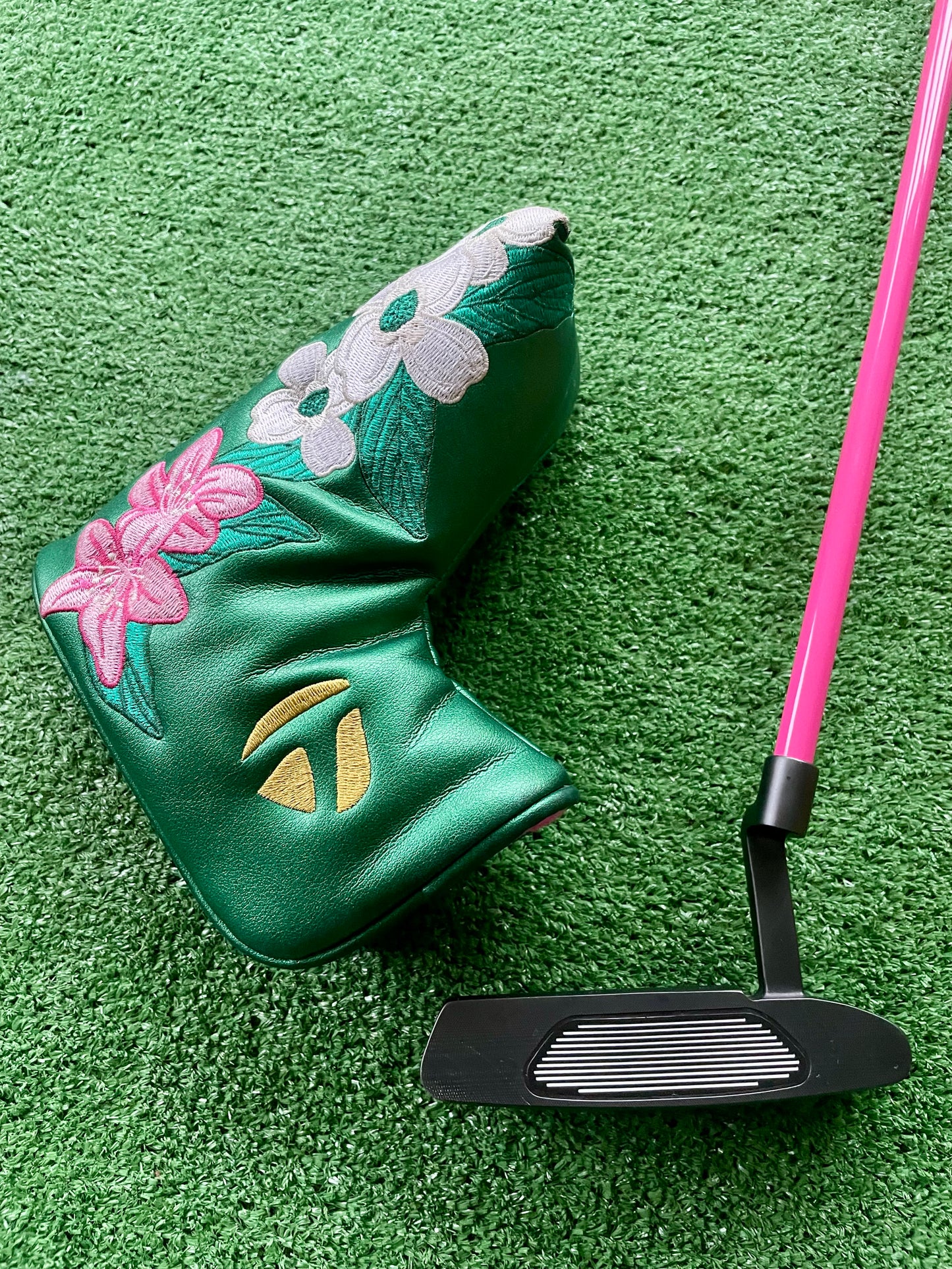 Taylormade TP Collection Soto 1 Putter KBS Tour Shaft & Season Opener Headcover 33"