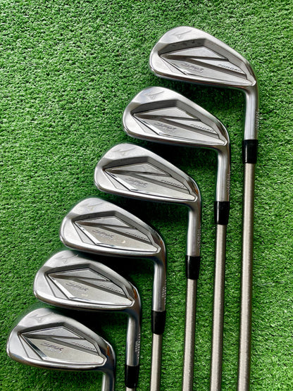 Mizuno JPX923 Forged Irons 5-PW Regular Flex Right Handed Mens Golf Clubs