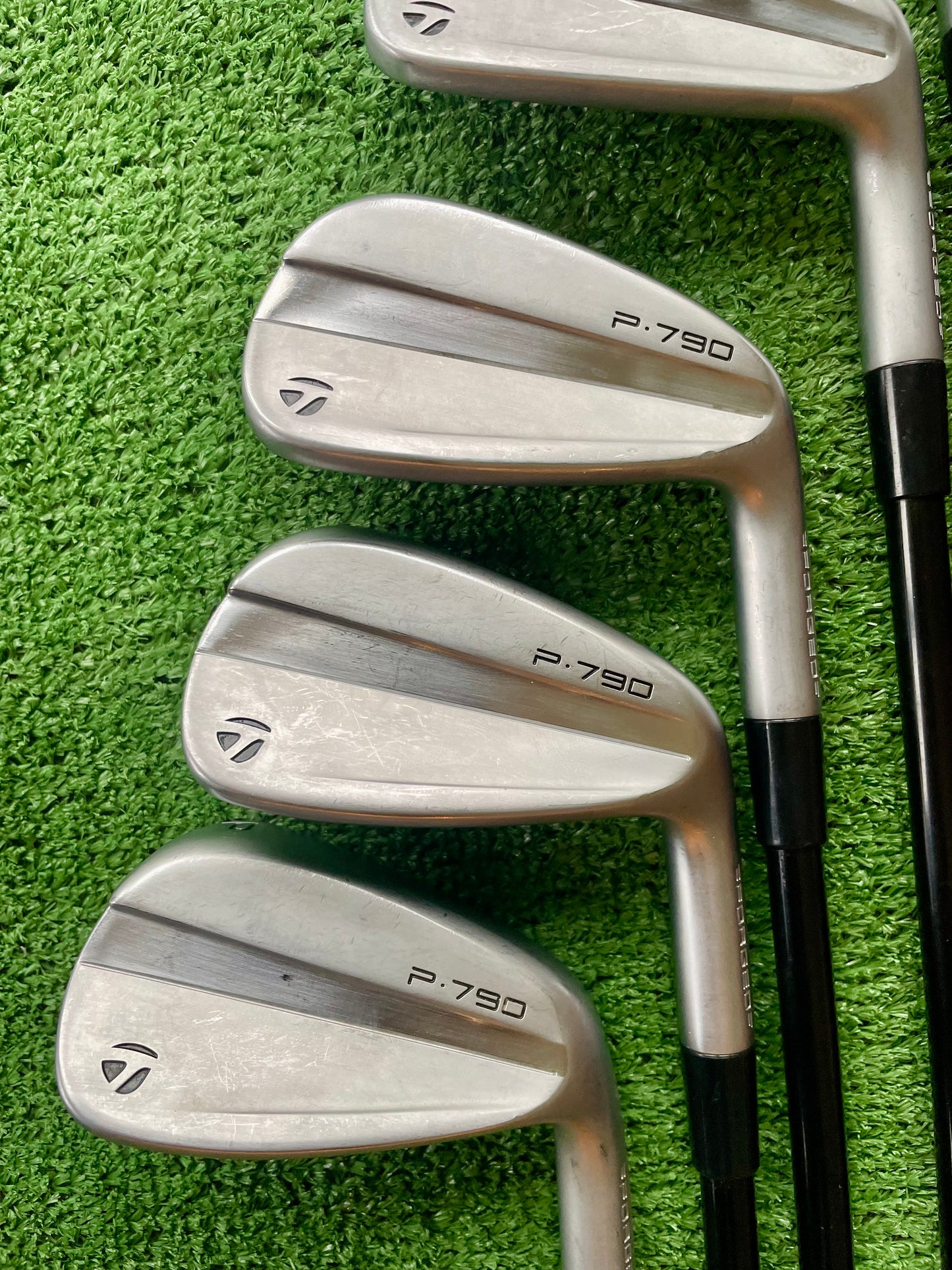 Taylormade P790 Irons 5-PW Regular Flex Graphite Right Handed Mens Golf Clubs