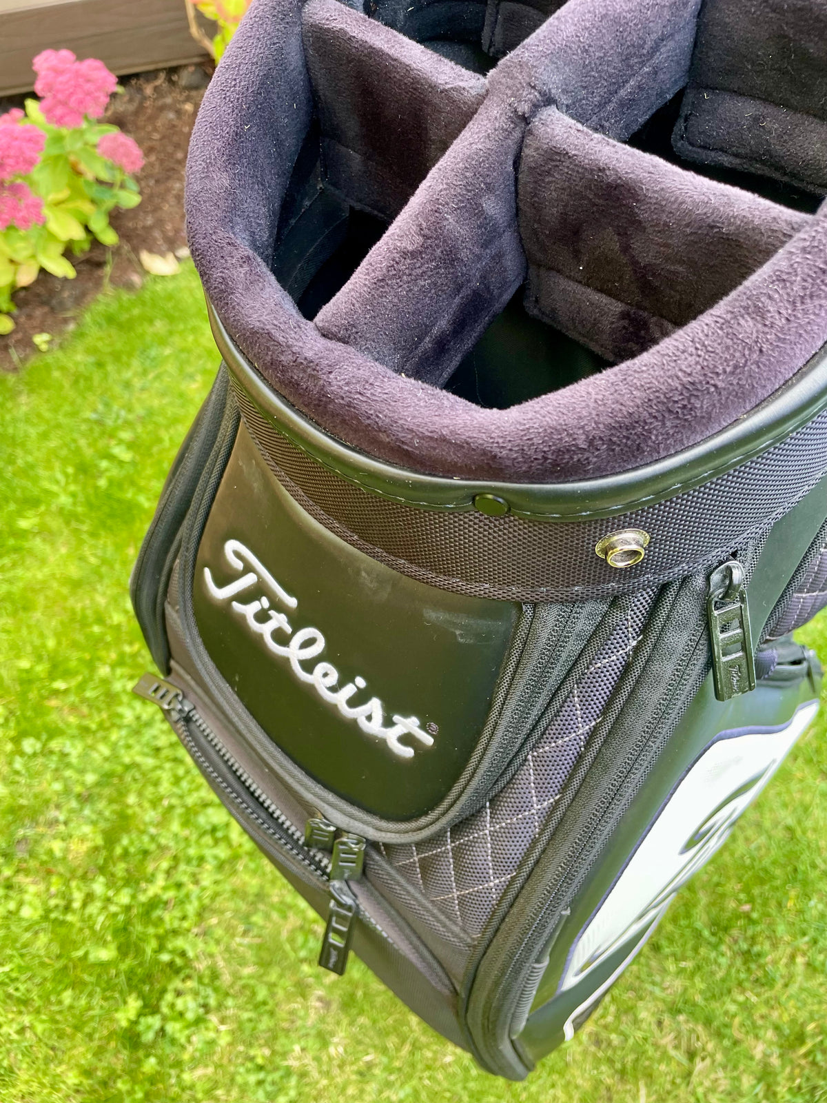Titleist Tour Series Midsize Staff Golf Bag Black White with Rain Hood