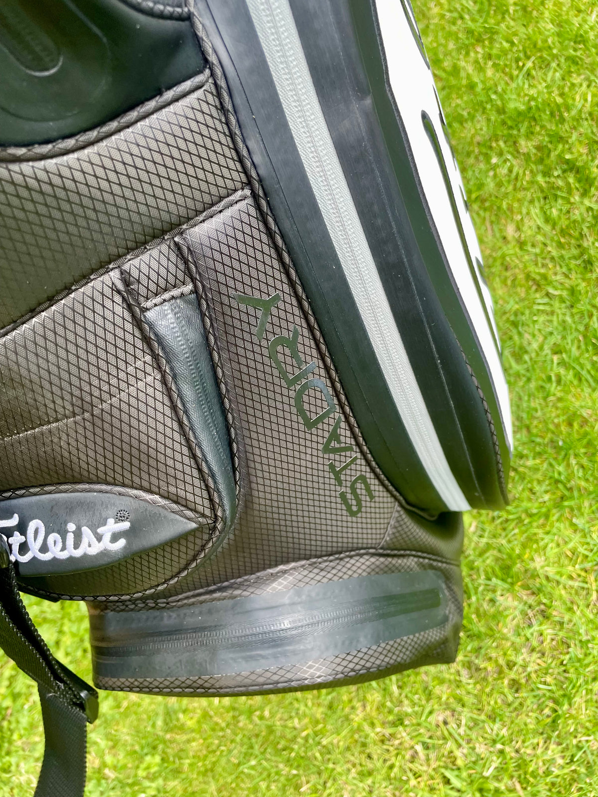 Titleist Tour Series Premium StaDry 14 Way Staff Golf Bag Black White with Rain Hood