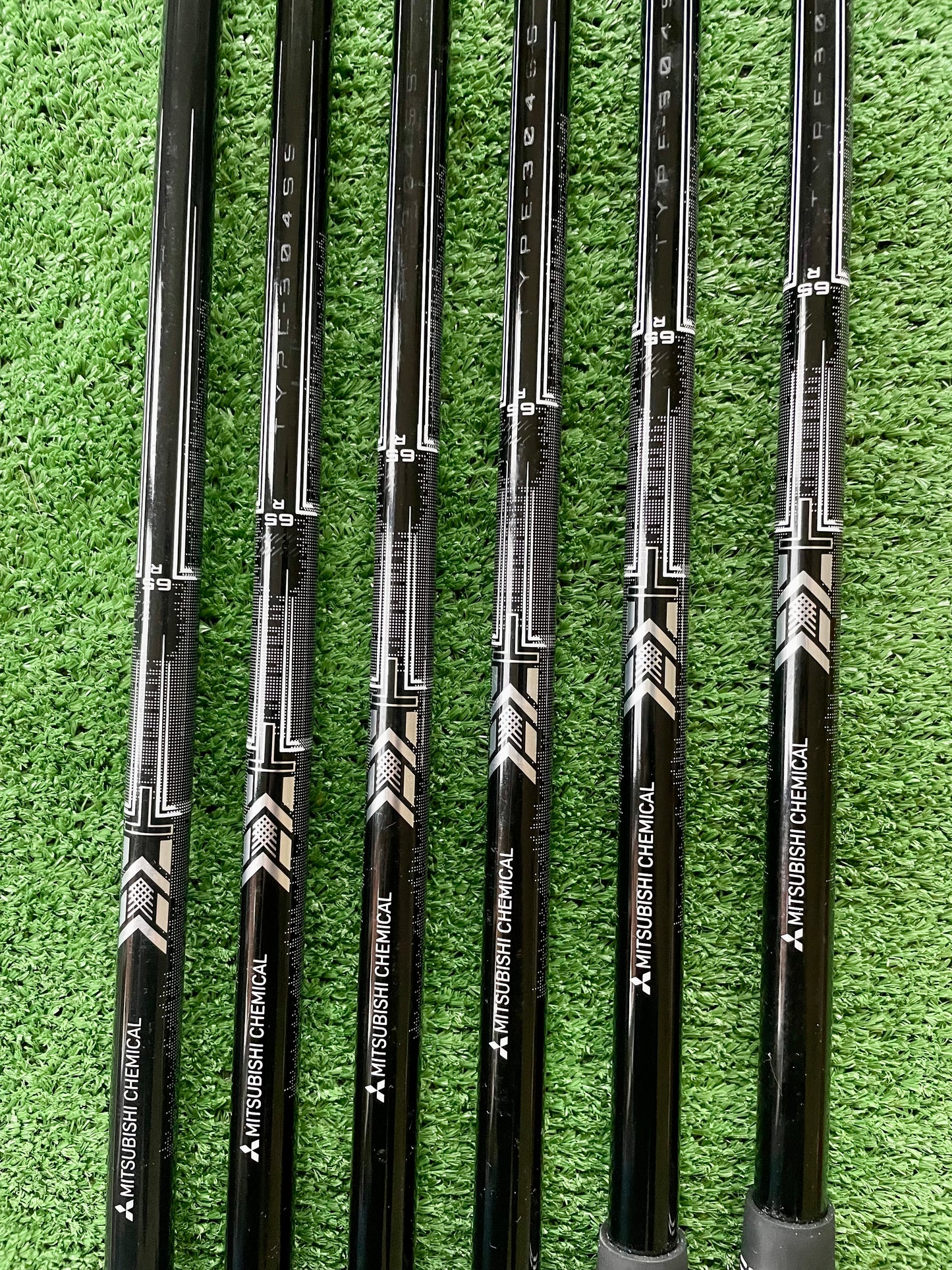 Taylormade P790 Irons 5-PW Regular Flex Graphite Right Handed Mens Golf Clubs