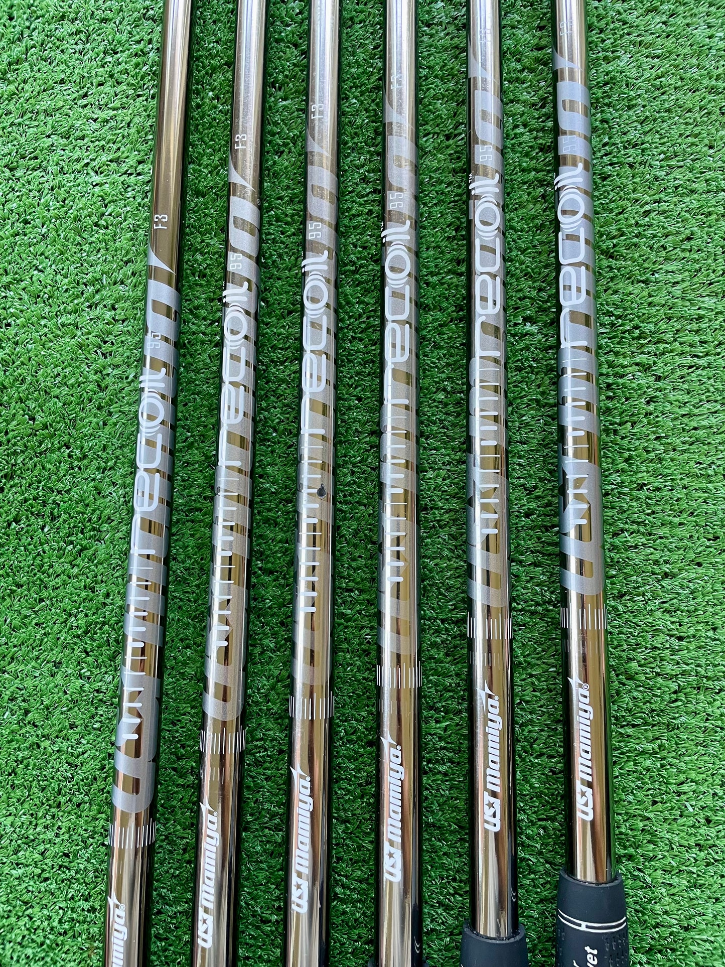 Taylormade P790 Irons 5-PW Regular Flex Graphite Right Handed Mens Golf Clubs