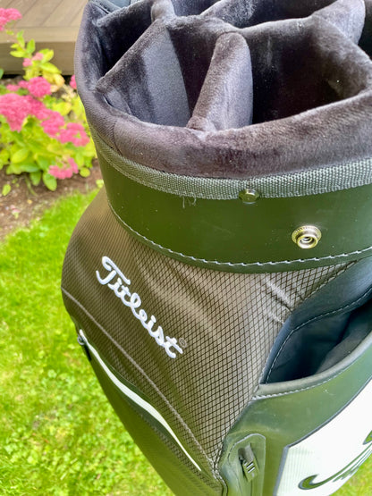 Titleist Tour Series Premium StaDry 14 Way Staff Golf Bag Black White with Rain Hood