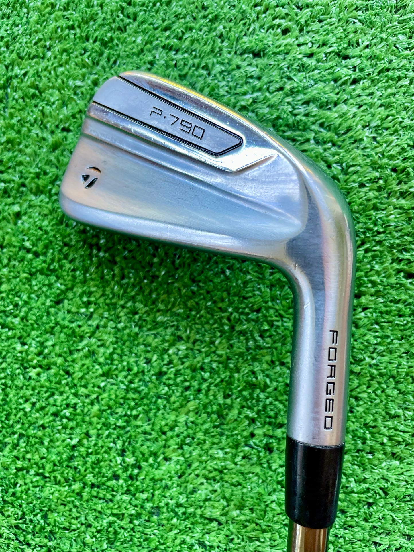 Taylormade P790 Irons 5-PW Regular Flex Graphite Right Handed Mens Golf Clubs
