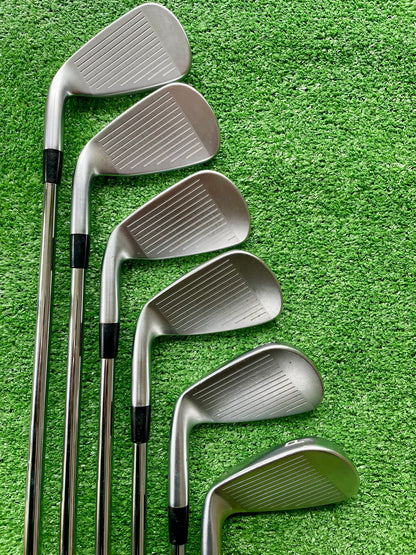 Mizuno JPX923 Hot Metal Irons Regular Flex Right Handed Mens Golf Clubs