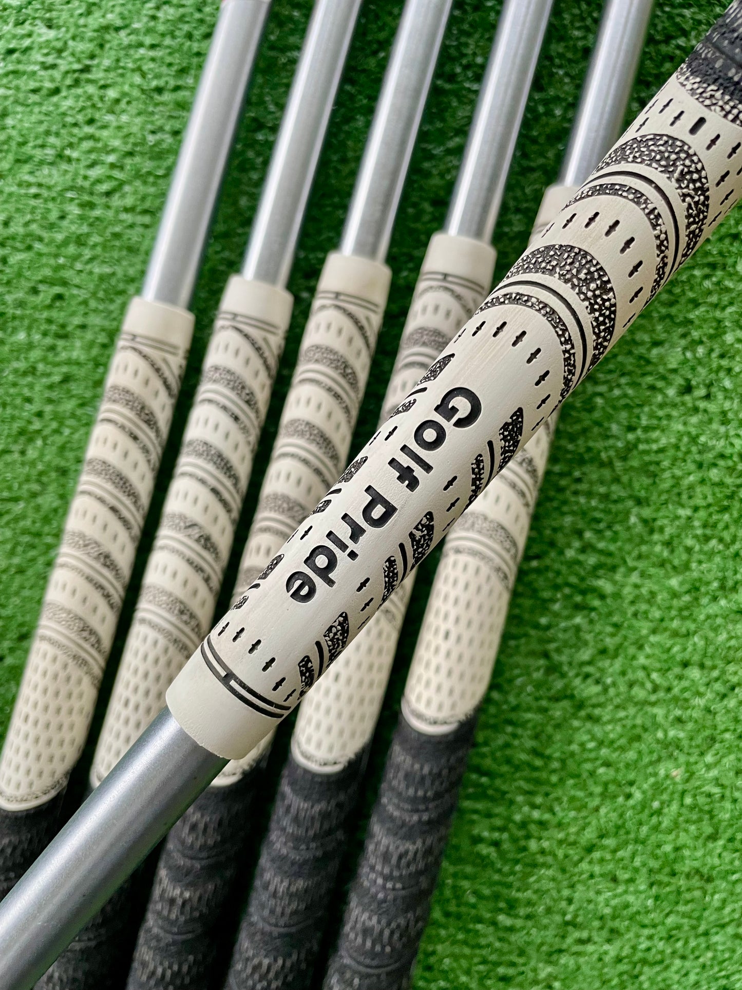 Mizuno JPX923 Forged Irons 5-PW Stiff Flex Right Handed Mens Golf Clubs