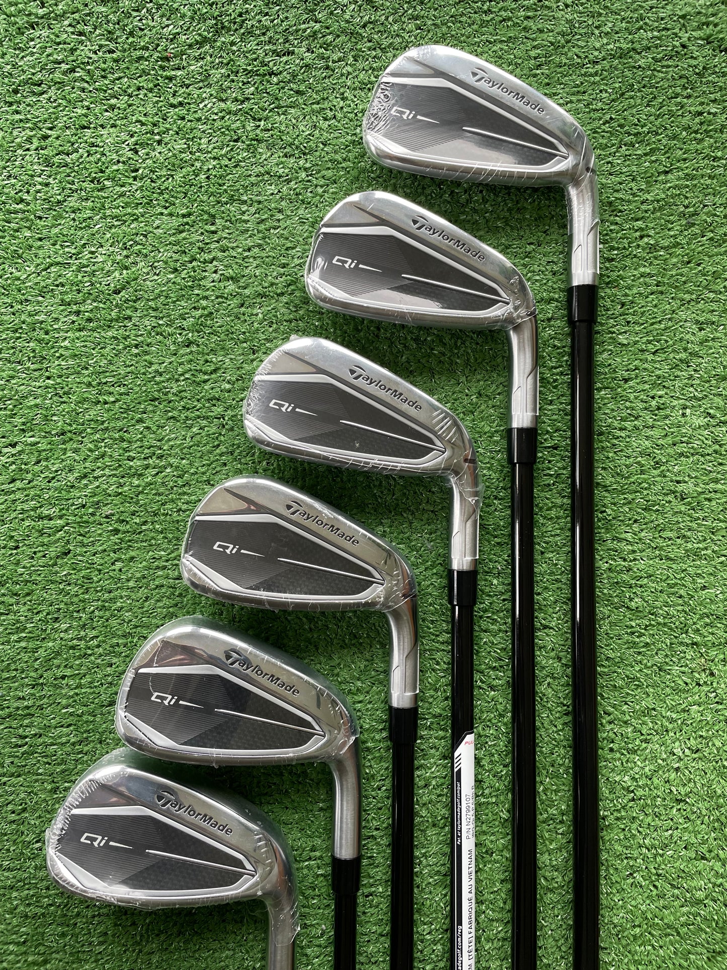 Taylormade Qi Irons 5-PW Regular Flex Graphite Right Handed Mens Golf Clubs