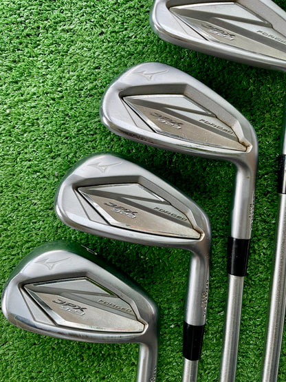 Mizuno JPX923 Forged Irons 5-PW Stiff Flex Right Handed Mens Golf Clubs