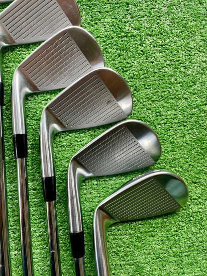 Mizuno Pro 243 Irons 4-PW Extra Stiff Flex Flex Right Handed Mens Golf Clubs