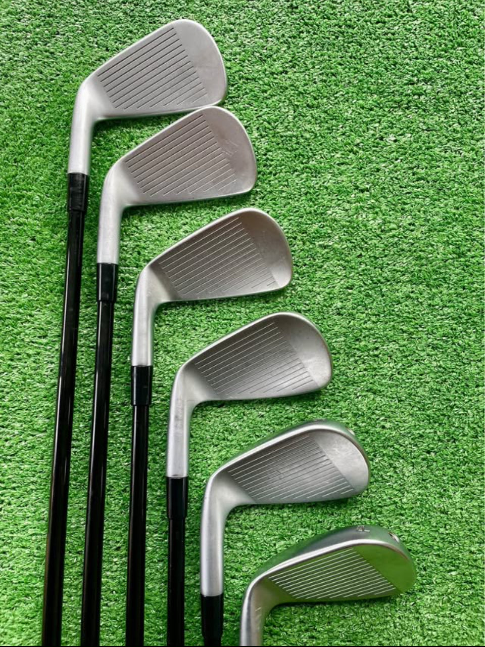 Taylormade P790 Irons 5-PW Regular Flex Graphite Right Handed Mens Golf Clubs