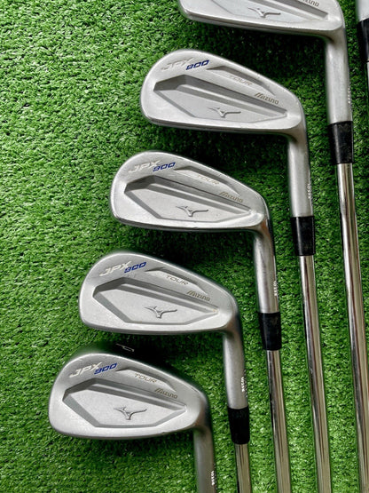 Mizuno JPX900 Tour Forged Irons 4-PW Stiff Flex Right Handed Mens Golf Clubs